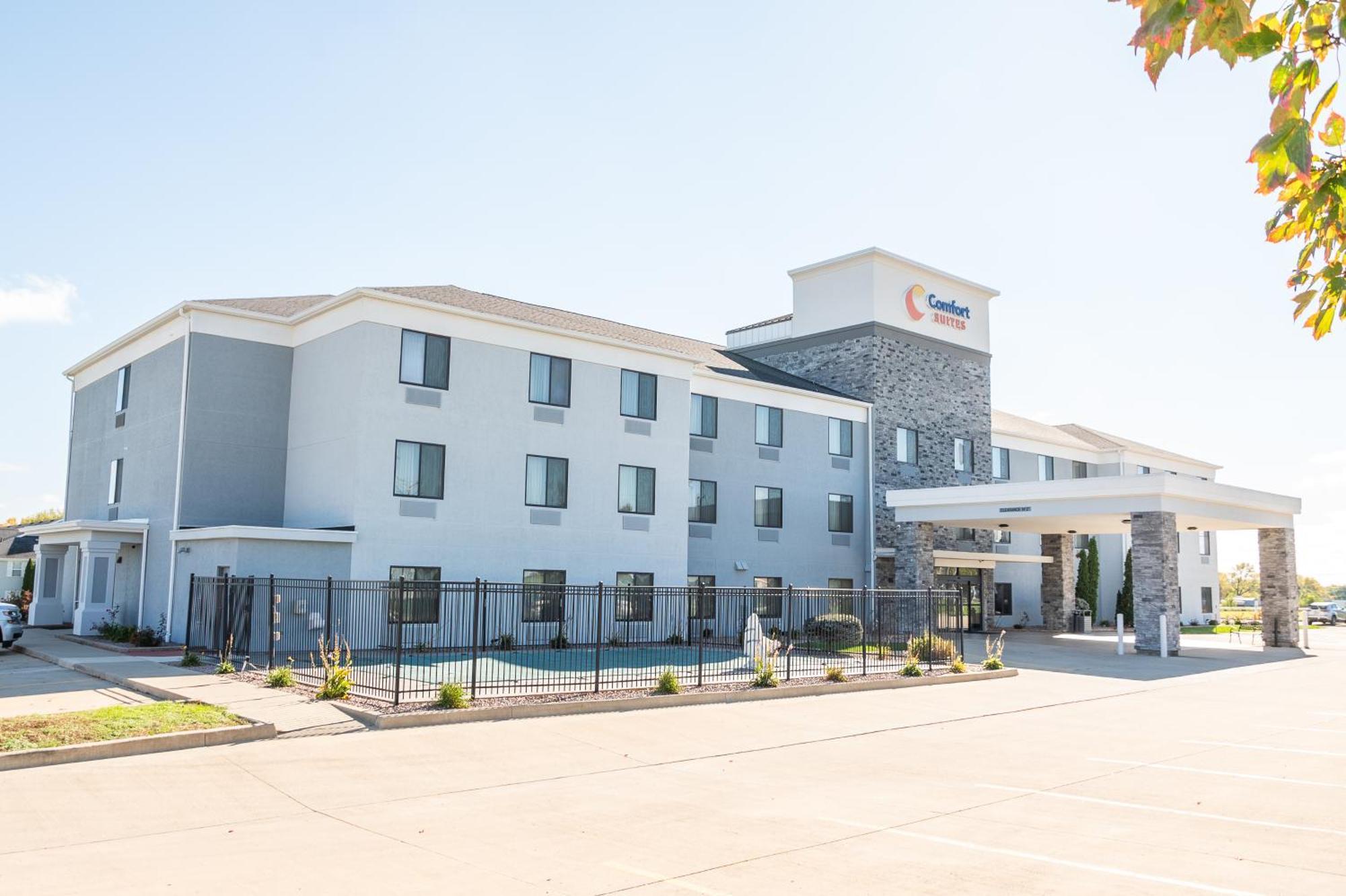 Comfort Suites Bloomington I-55 And I-74 Exterior foto